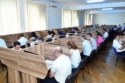 Hakimliyə namizədlər üçün yazılı imtahan keçirilib