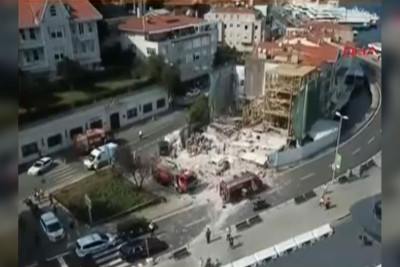 İstanbul: Təmir işləri aparılan bina çöküb, bir nəfər dağıntılar altında qalıb