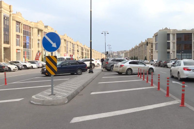 Avtomobilini ayırıcı zolaqlarda park edənlər cərimələnəcəklər