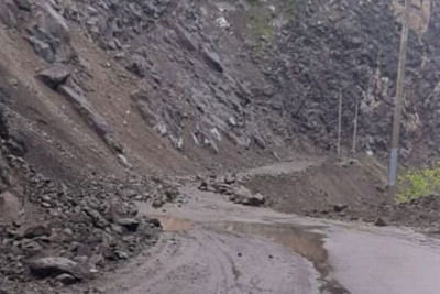 İsmayıllı-Lahıc yolu leysan yağışı səbəbilə bağlanıb
