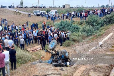 Sabirabadda qatarla traktor toqquşub, sürücü ölüb