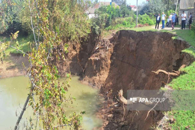 Astarada torpaq sürüşməsi olub: yol bağlanıb
