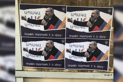 İrəvanın küçələrində üç gün əvvəl yerləşdirilən “Artsax - Ermənistandır və nöqtə” yazılan plakatlar hələ də durur