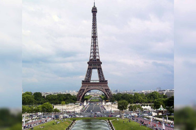 Radikal ermənilər Azərbaycanın Parisdəki səfirliyinin önündə toplaşırlar