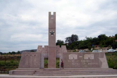 Ermənilər Xocavənddə Böyük Vətən müharibəsi ilə bağlı kompleksi silah anbarı kimi istifadə ediblər - VİDEO