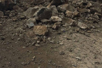 Oğuzda torpaq sürüşməsi olub