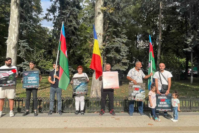 Moldova azərbaycanlıları aksiya keçiriblər: “Mina basdırma, ağac ək!”