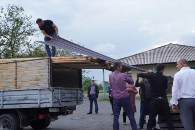 Təbii fəl­akətin ziyan vurduğu Zaqatala sakinlərinə tikinti materialı paylanılıb