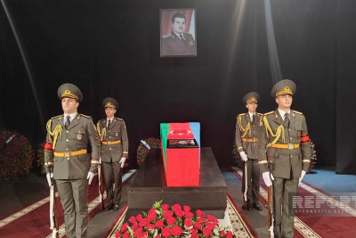 Milli Qəhrəman Riad Əhmədovla vida mərasimi keçirilir
