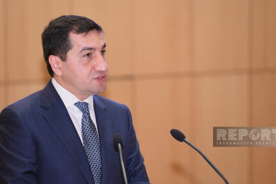 Hikmət Hacıyev: “Azərbaycan İsrail və Türkiyə ilə üçtərəfli əməkdaşlıq formatını təklif edir”
