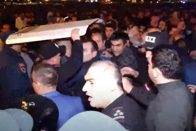 İrəvanda etiraz aksiyalarında iğtişaş yaradanlarla bağlı kütləvi həbslər başlayıb
