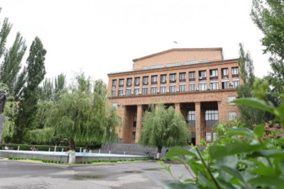 İrəvan Dövlət Universitetinin tələbələri tətil elan ediblər