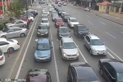 Bakının on altı yolunda tıxac yaranıb - SİYAHI