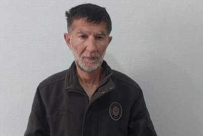 Lerikdə "Kalaşnikov" gəzdirən şəxs