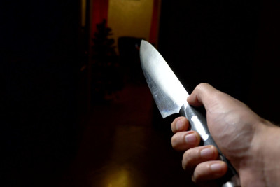 Goranboyda kişi arvadını və qayınanasını bıçaqlayıb