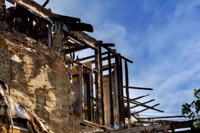 Bakıda ev yanıb, bir nəfər yanaraq ölüb