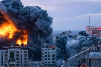 İsrailin zərbələri nəticəsində Qəzzada ölənlərin sayı 2 215-ə çatıb