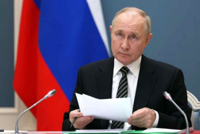 Putin Belarusa rəsmi səfər edib