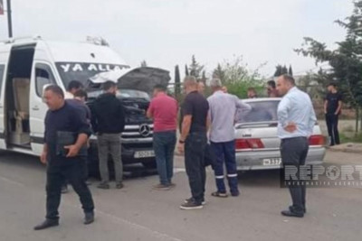 Cəlilabadda mikroavtobus qəzaya uğrayıb