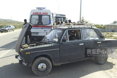 Şirvanda TIR minik avtomobili ilə toqquşub: 3 nəfər yaralanıb