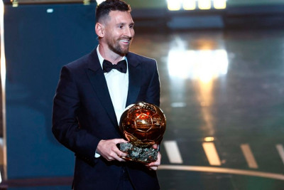 Lionel Messi 8-ci dəfə “Qızıl top”u qazanıb
