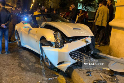 Bakıda “Prius”un budəfəki “qurban”ı “Ferrari” olub