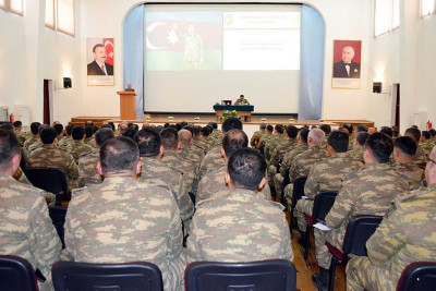 Azərbaycanda hərbçilərin aylıq vəzifə maaşları 20% artırılacaq