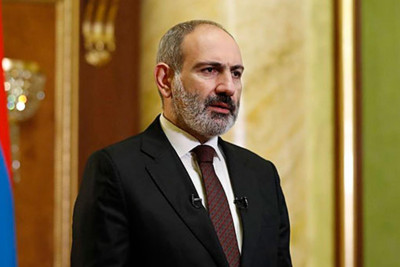 Paşinyan Fransaya gedib