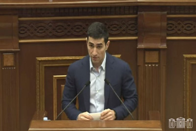 Koçaryanın oğlu deputat kimi parlamentdə and içib