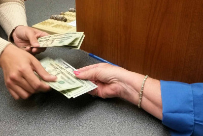 Azərbaycana xaricdən pul köçürmələri 54% azalıb