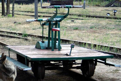 Bakıda dəmir yolunu keçən qadını drezin vuraraq öldürüb