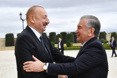 Azərbaycan Prezidenti özbəkistanlı həmkarı ilə görüşüb