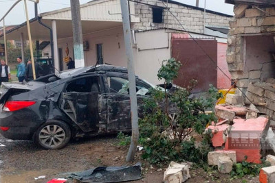 Lənkəran: avtomobil qaztənzimləyici qurğuya çarpılıb, bir nəfər ölüb