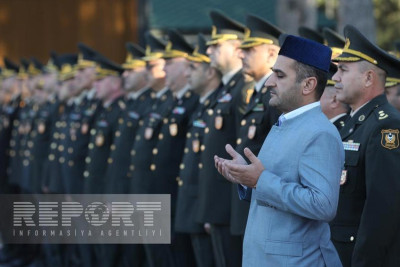 Müdafiə Nazirliyinin şəxsi heyəti Zəfər Günü ilə bağlı İkinci Şəhidlər xiyabanını ziyarət edib