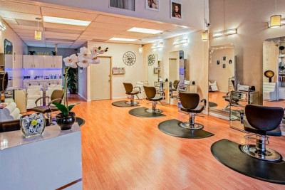 Abşeronda gözəllik salonundan 20 min manatlıq lazer aparatları oğurlanıb