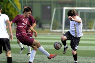 Hakimləri təhqir edən futbolçu cəzalandırılıb