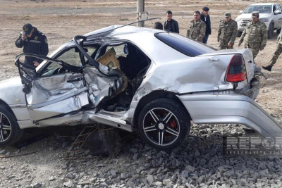 Xızıda teplovozla avtomobil toqquşub, yaralılar var