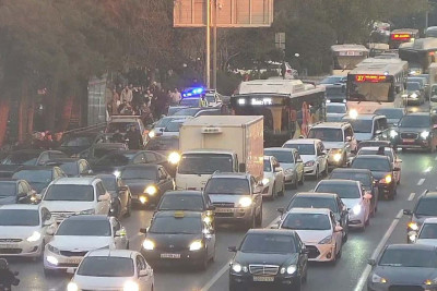Bakıda tıxac olan yollar - SİYAHI