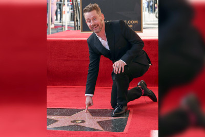 “Evdə tək” qalan Makoley Kalkinə Şöhrət Xiyabanında “ulduz” verilib - VİDEO