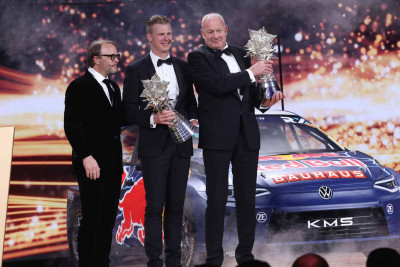 FIA-nın Bakıda keçirilən mükafatlandırma mərasimində yarışlarda qalib gələn avtomobillər nümayiş olunub