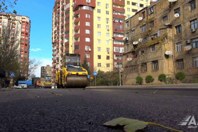 Bakı: Elşən Süleymanov küçəsinin bir hissəsinə yeni asfalt-beton örtüyü döşənilib