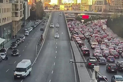 Dekabrın ilk günü Bakıda tıxac olan yollar - SİYAHI