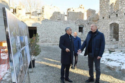 Prezident Şuşada Aşağı Gövhər Ağa məscidində aparılan bərpa işləri ilə tanış olub