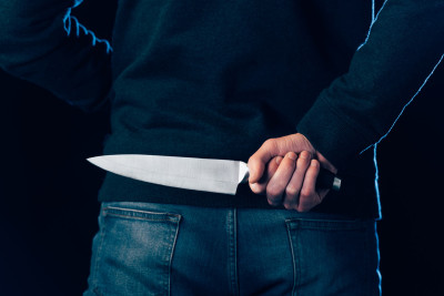 Yardımlı sakini anasının boynunu sındıraraq ÖLDÜRDÜ