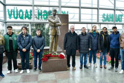 Şahmatçılar Vüqar Həşimovun məzarını ziyarət ediblər