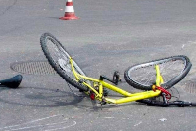 Şirvanda avtomobil velosipedçini vurub
