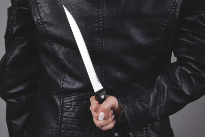 Bakıda qız atasını bıçaqlayıb