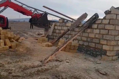 Göygöl və Şabranda qanunsuz tikililər sökülüb