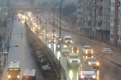 Yağışlı hava şəraitində paytaxtda tıxac olan yollar- SİYAHI