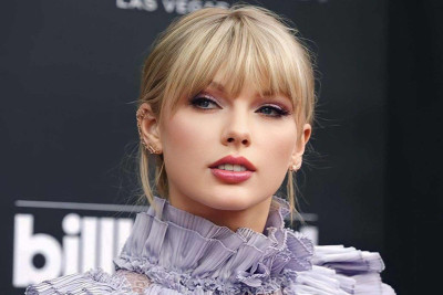 Amerikalı müğənni Teylor Svift “İlin adamı” seçilib